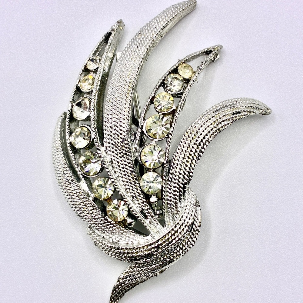 Vintage Silver Tone Feather Spray Brooch/Pin 2 1/2” X 1 1/2” Inches